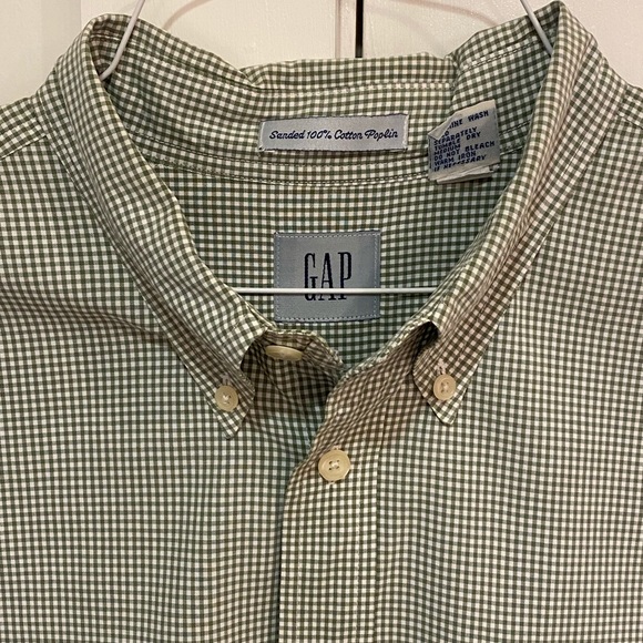 GAP Button Down - Picture 3 of 4